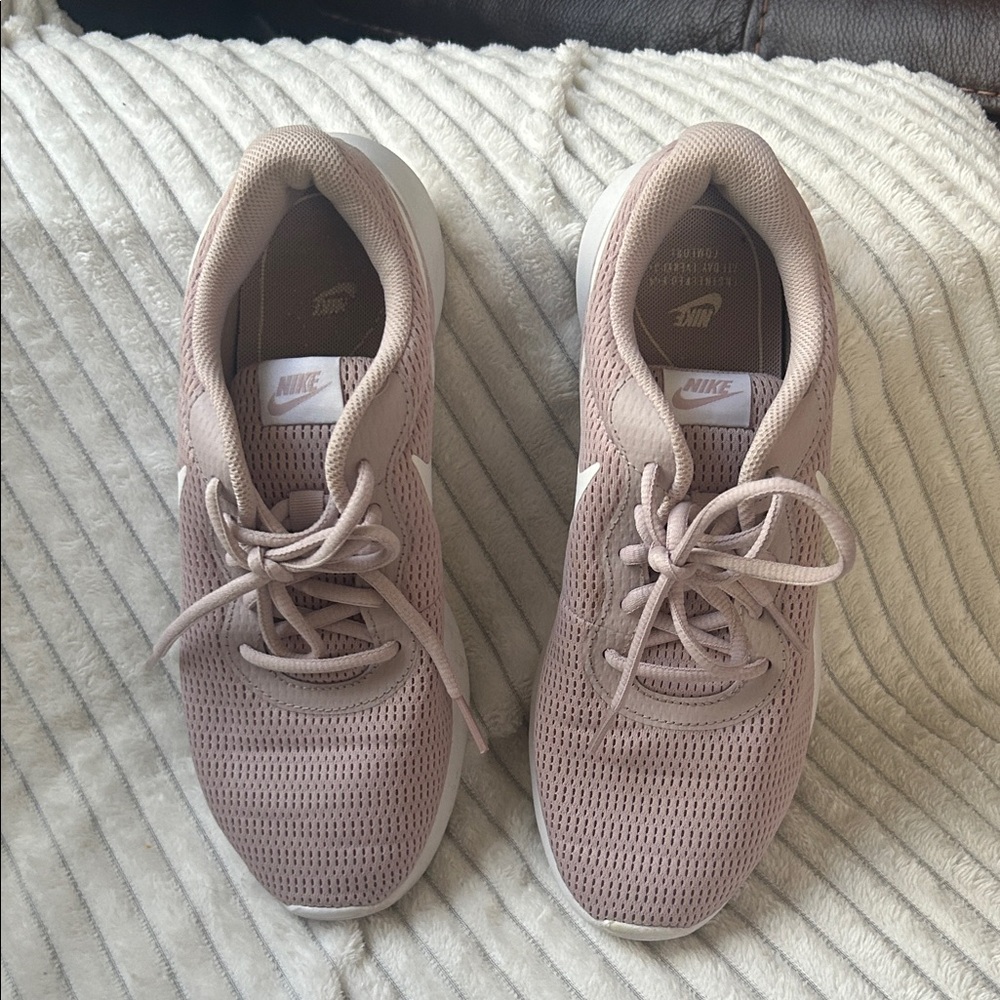 Nike Women's Running Shoes in Dusty Pink with White Swoosh - Picture 3 of 4